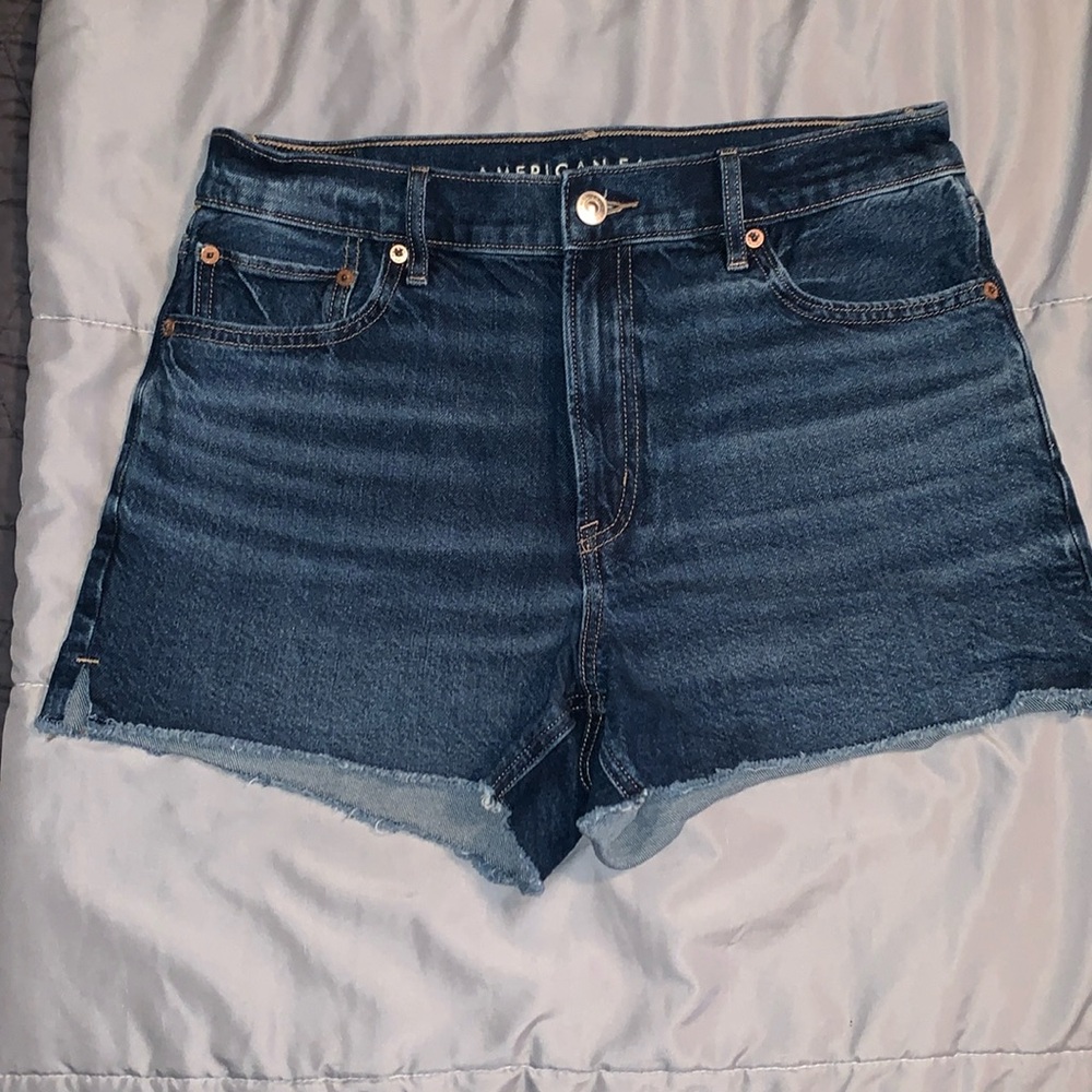 AMERICAN EAGLE Strigid Real Good Relaxed Short in dark blue size 8, 4in inseam